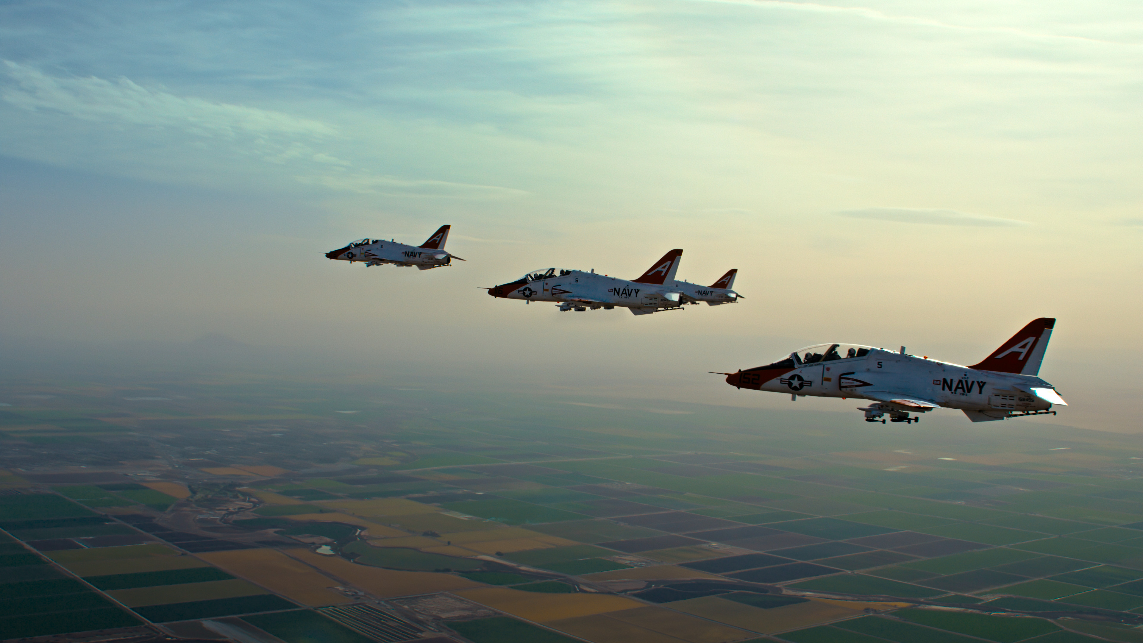 Students fly in close formation to the bombing range near El Centro, CA. [Photo of the day - January 2026]