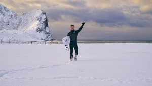 Chris Hemsworth on the snowy shore... [Photo of the day -  5 FEBRUARY 2026]