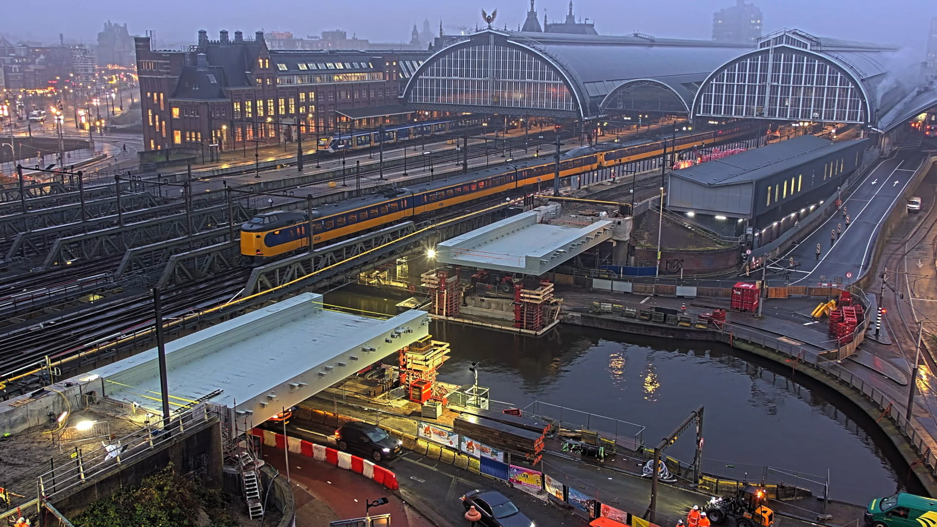 Aerial photo of the construction site at the moment that the new bridge sections are being... [Photo of the day - February 2026]