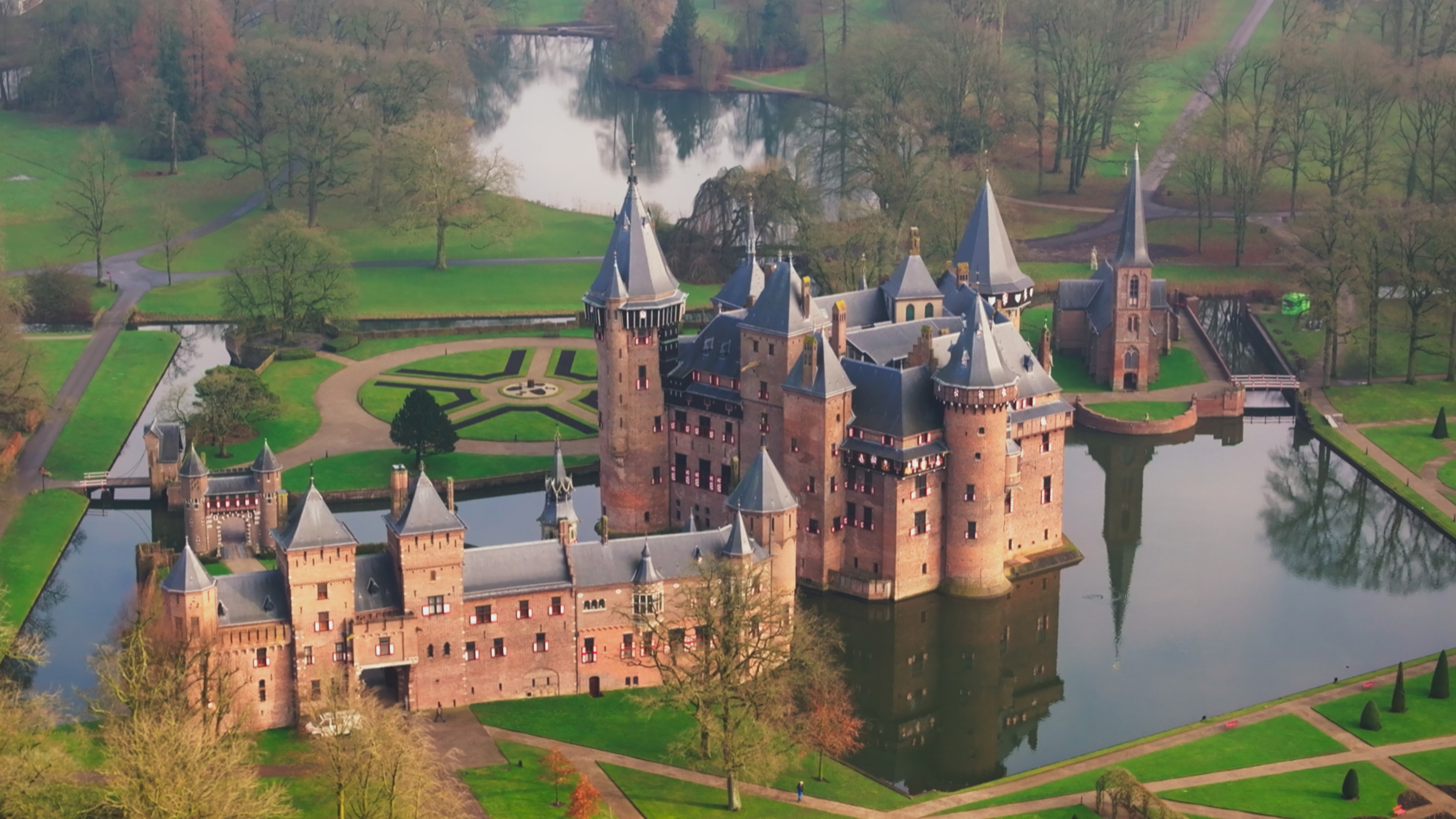 The Kasteel de Haar is the largest and most opulent castle in the Netherlands and a medieval... [Photo of the day - March 2026]