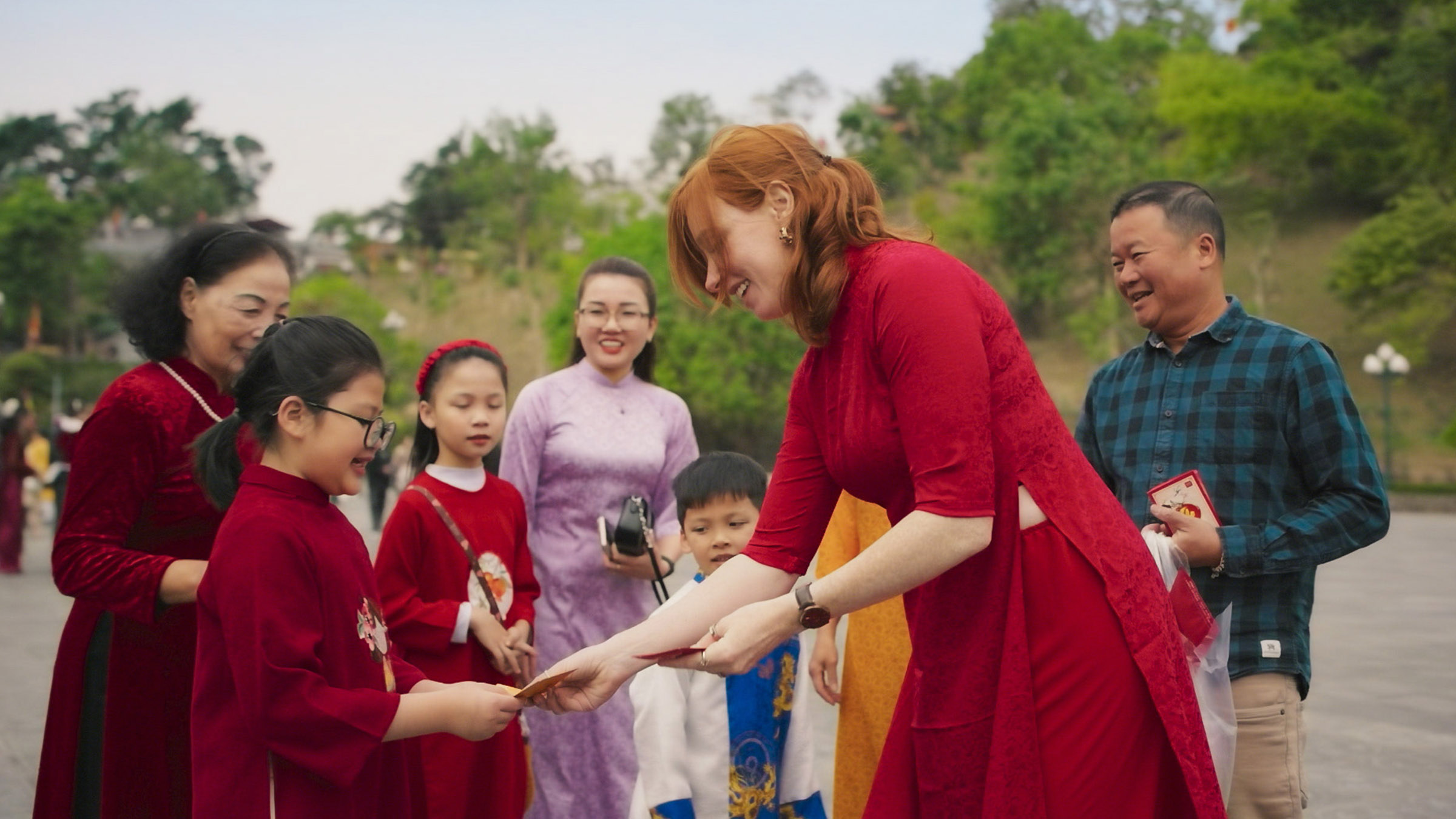 Hannah hands out red envelopes to the younger members of fixer Trung's family as part of Tet... [Photo of the day - April 2026]
