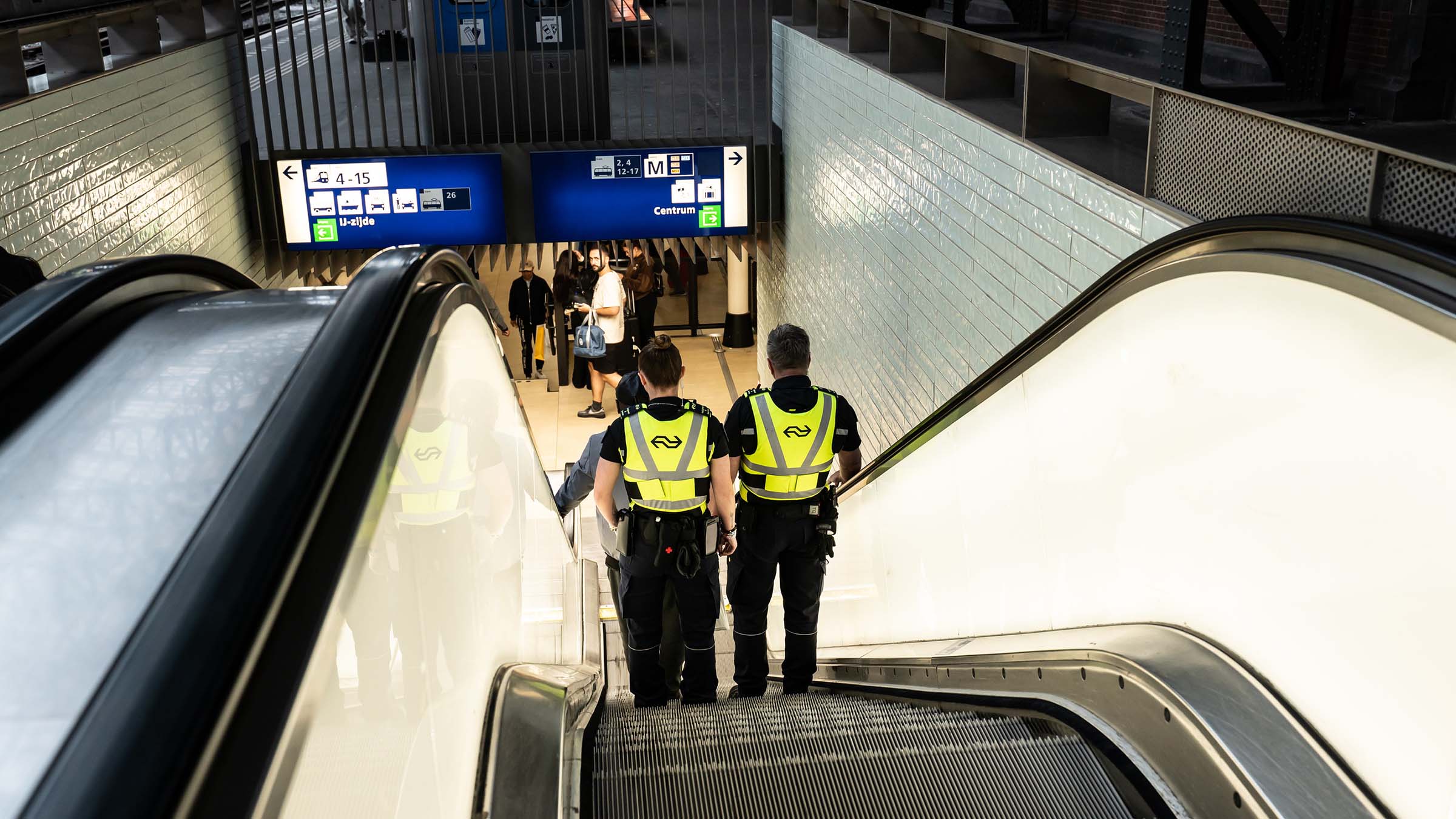 16084